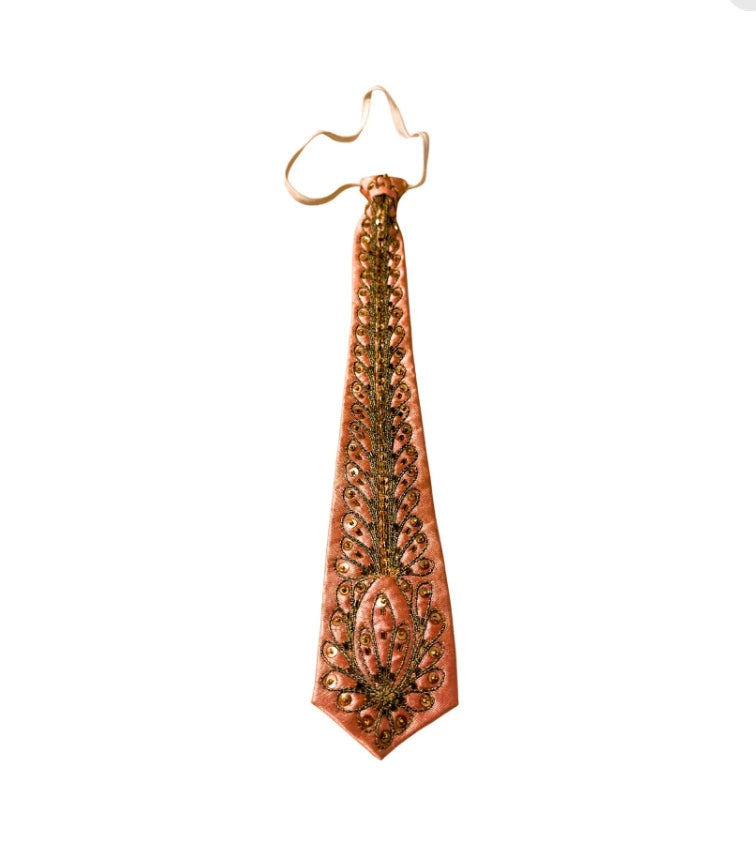 cravatta rosa vintage ricamata da donna