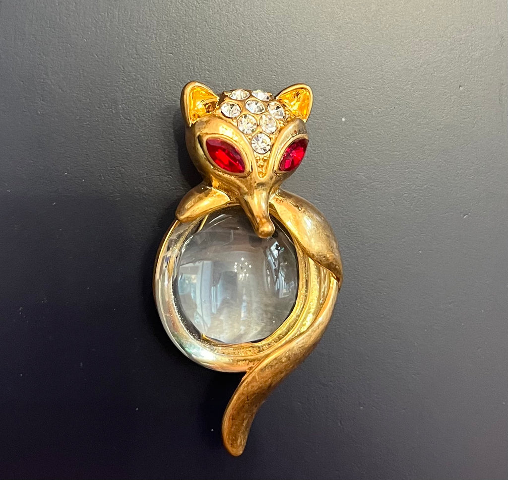 Trifari Fox Jelly Belly  Spilla Trifari a forma di volpe  — fine anni ’70