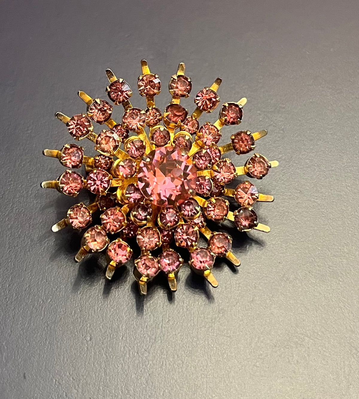 Pink Starburst  Spilla Coro americana anni ’60 con strass rosa
