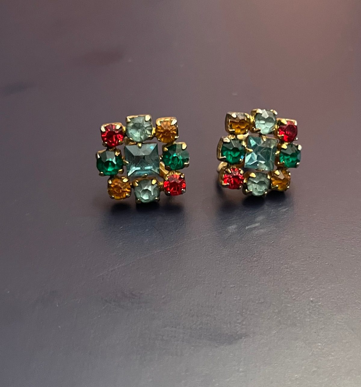 Color Cluster - Orecchini americani anni ’60 con strass multicolore