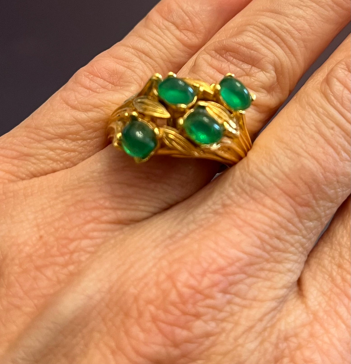GREEN NOTES  Anello Carven Paris anni ’60 con pietre verdi