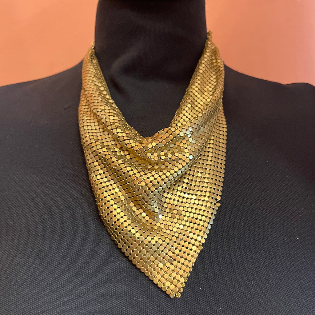 Collana-foulard italiana in maglia metallica dorata — anni ’90