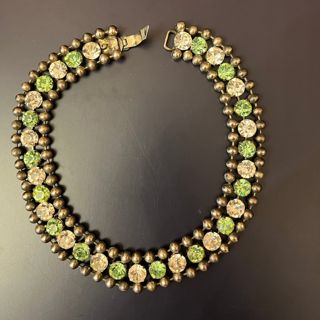 Girocollo anni ’70 con strass verdi e trasparenti