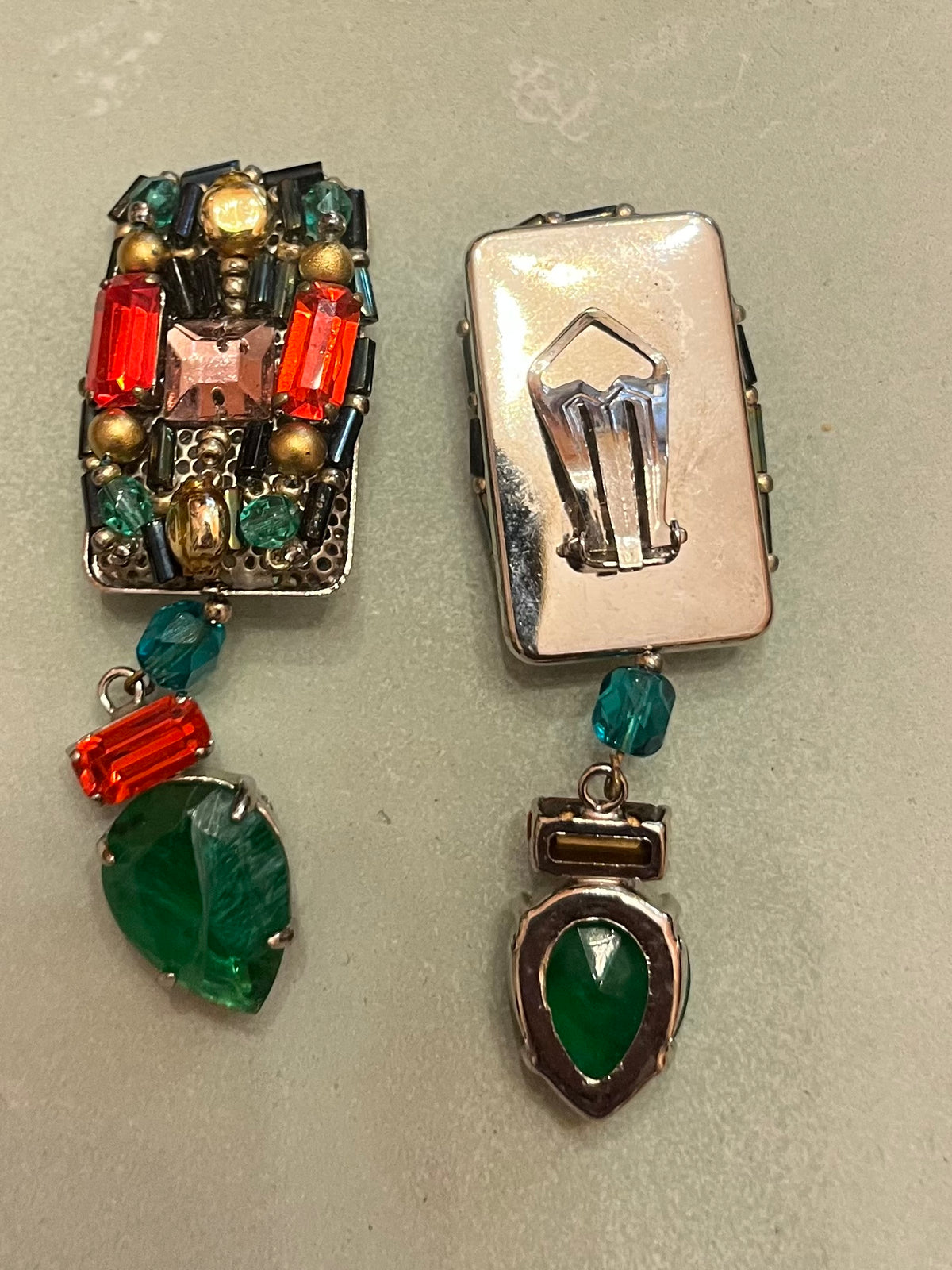 Orecchini pendenti anni ’80 con strass e vetri multicolore