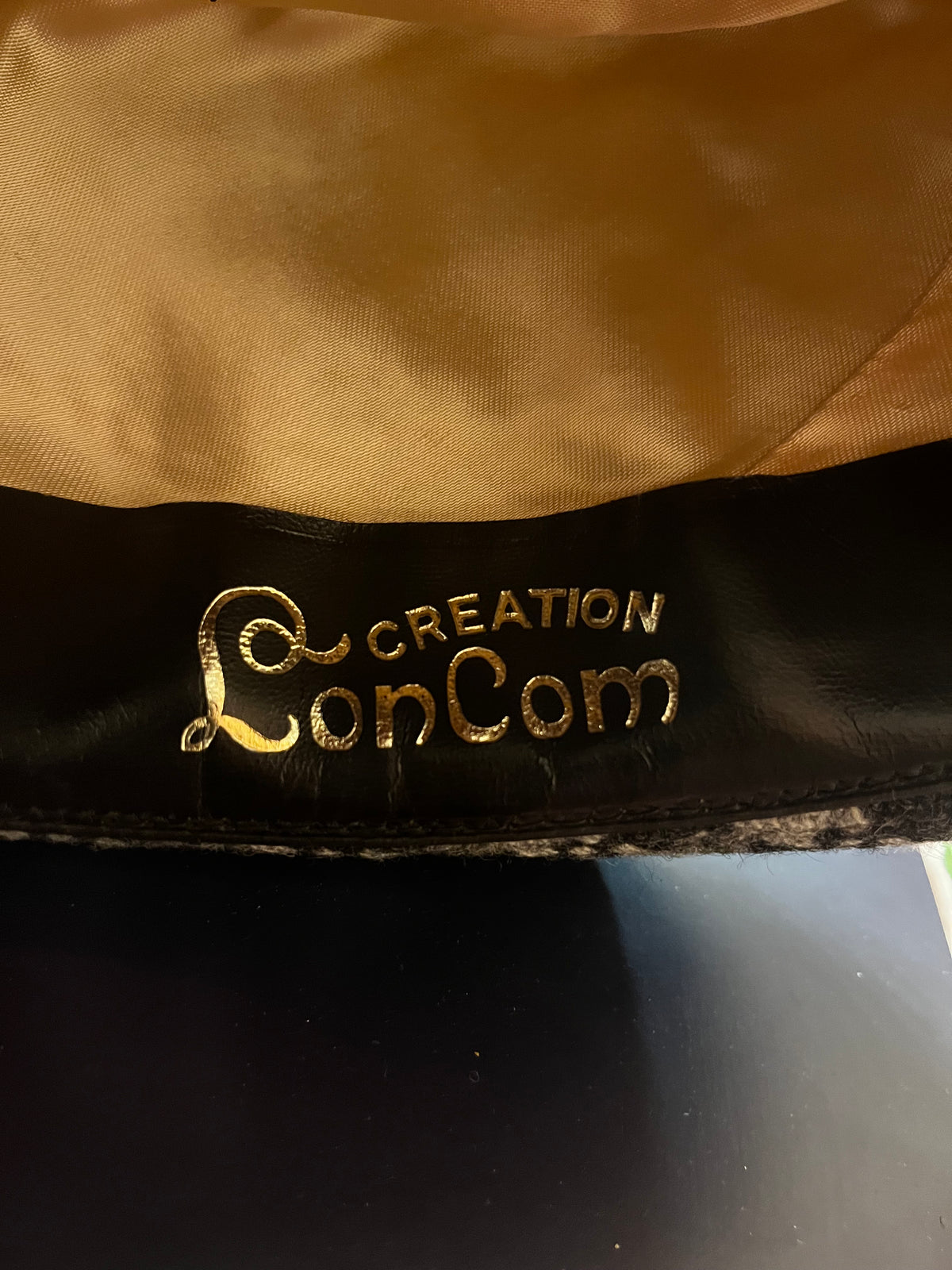 Cappello anni ’70 Création LonCom check con fiore applicato