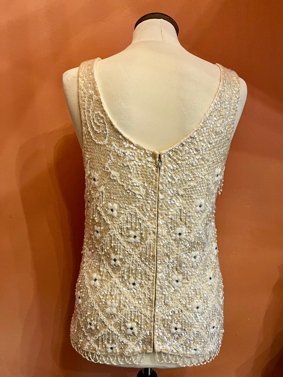 Top vintage anni ’60 in lana bianca ricamato con perline e strass