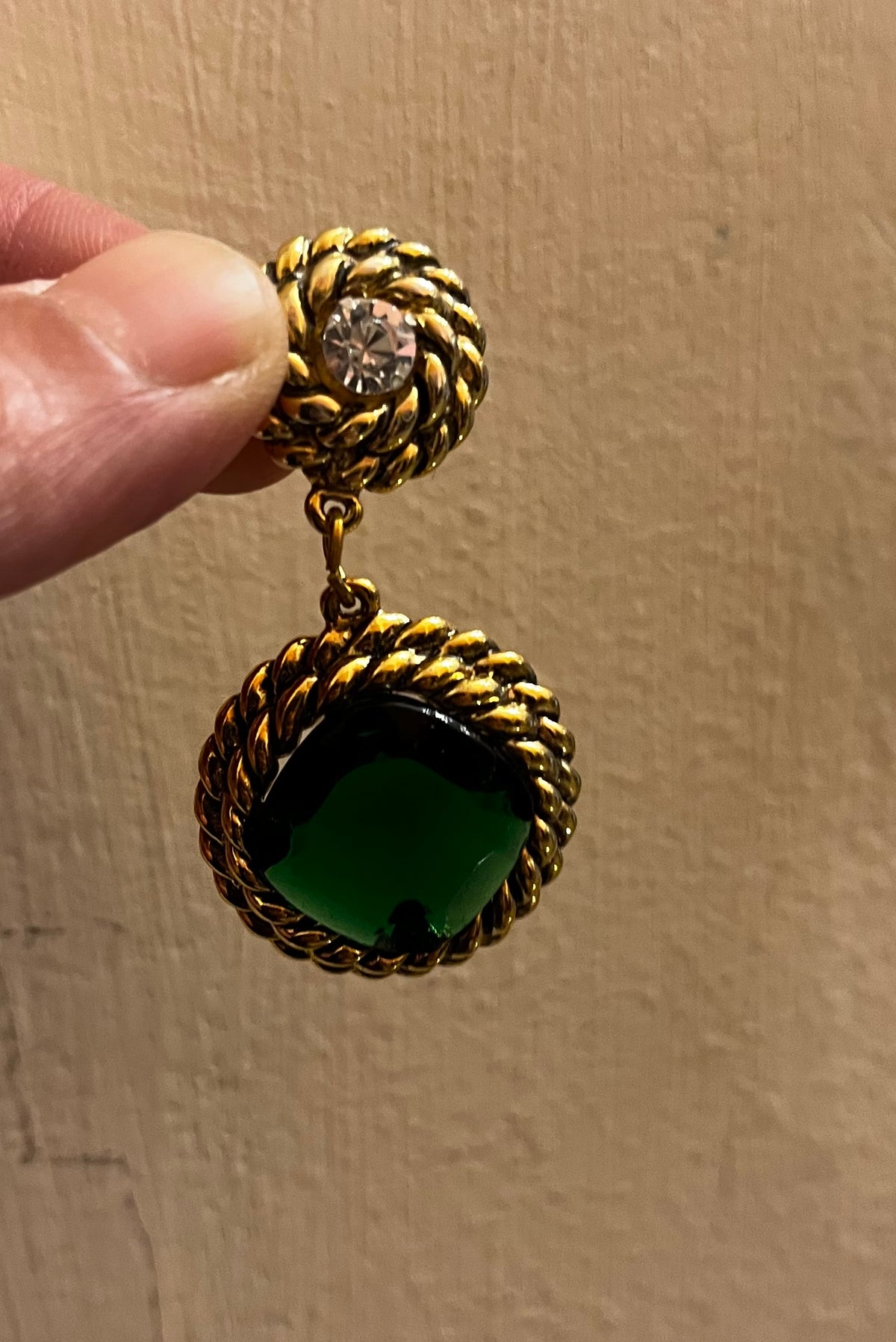Orecchini anni 90 in metallo e strass verde