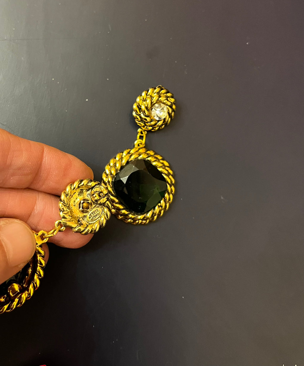 Orecchini anni 90 in metallo e strass verde