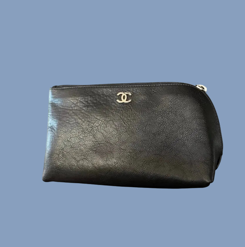 Pochette Chanel Uniform in pelle nera