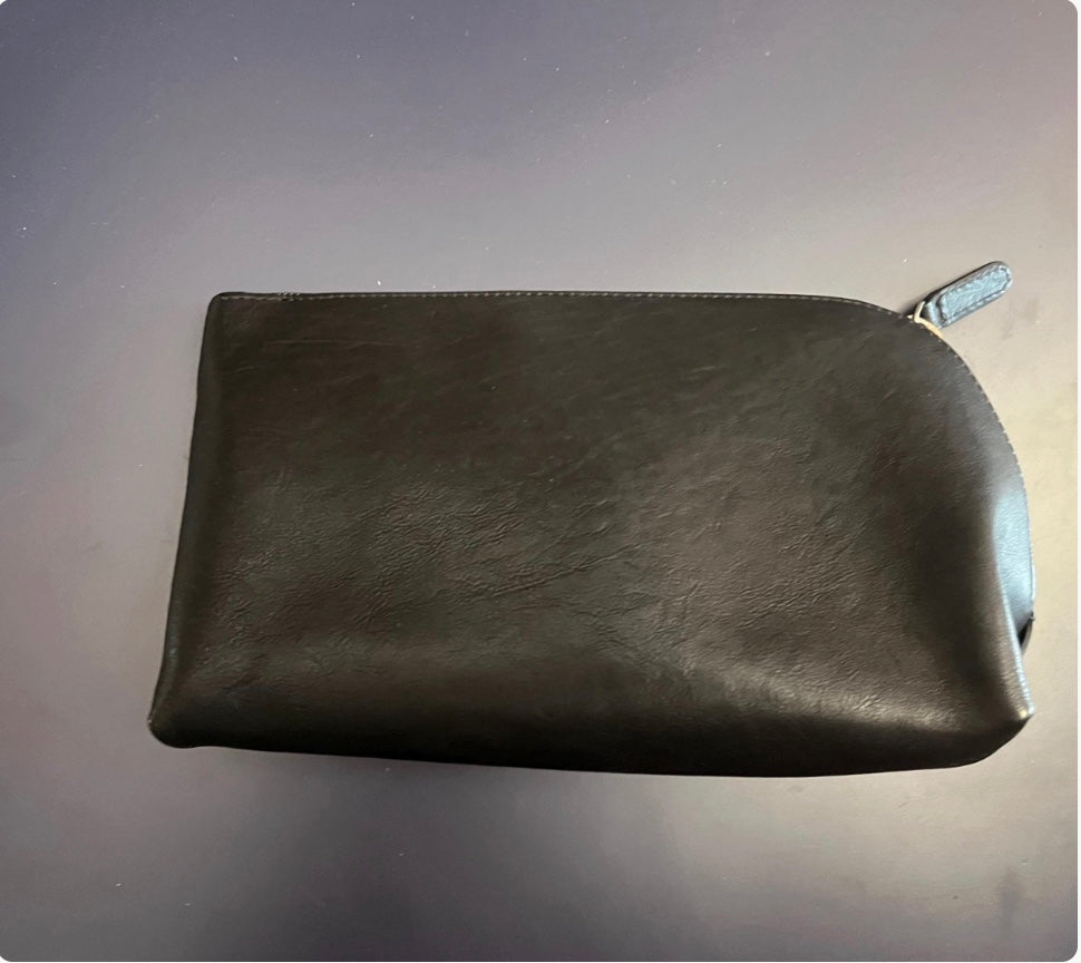 Pochette Chanel Uniform in pelle nera
