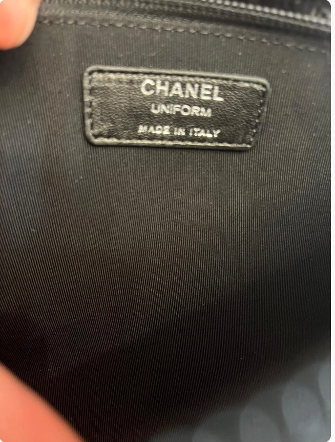 Pochette Chanel Uniform in pelle nera