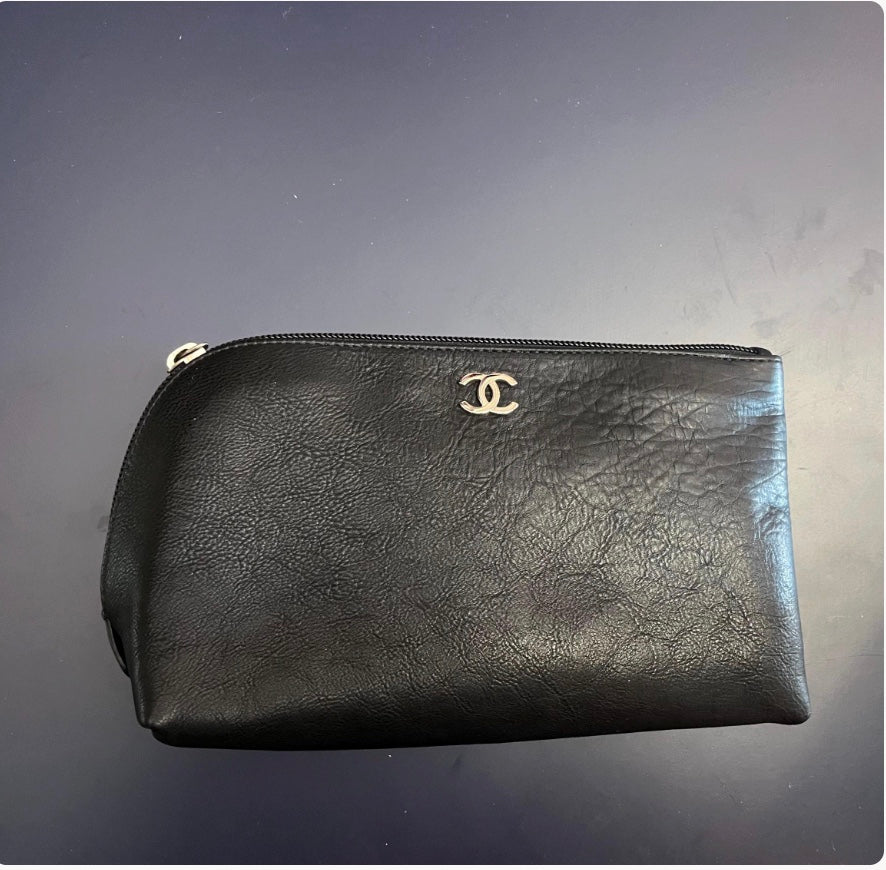Pochette Chanel Uniform in pelle nera