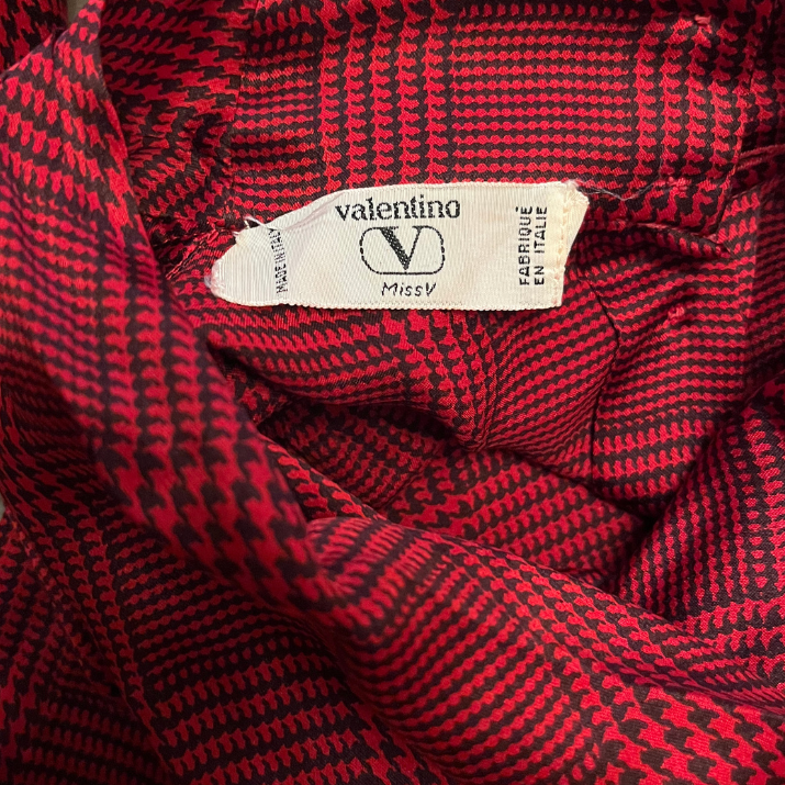 Camicia Valentino anni ’90 in Principe di Galles e collo foulard