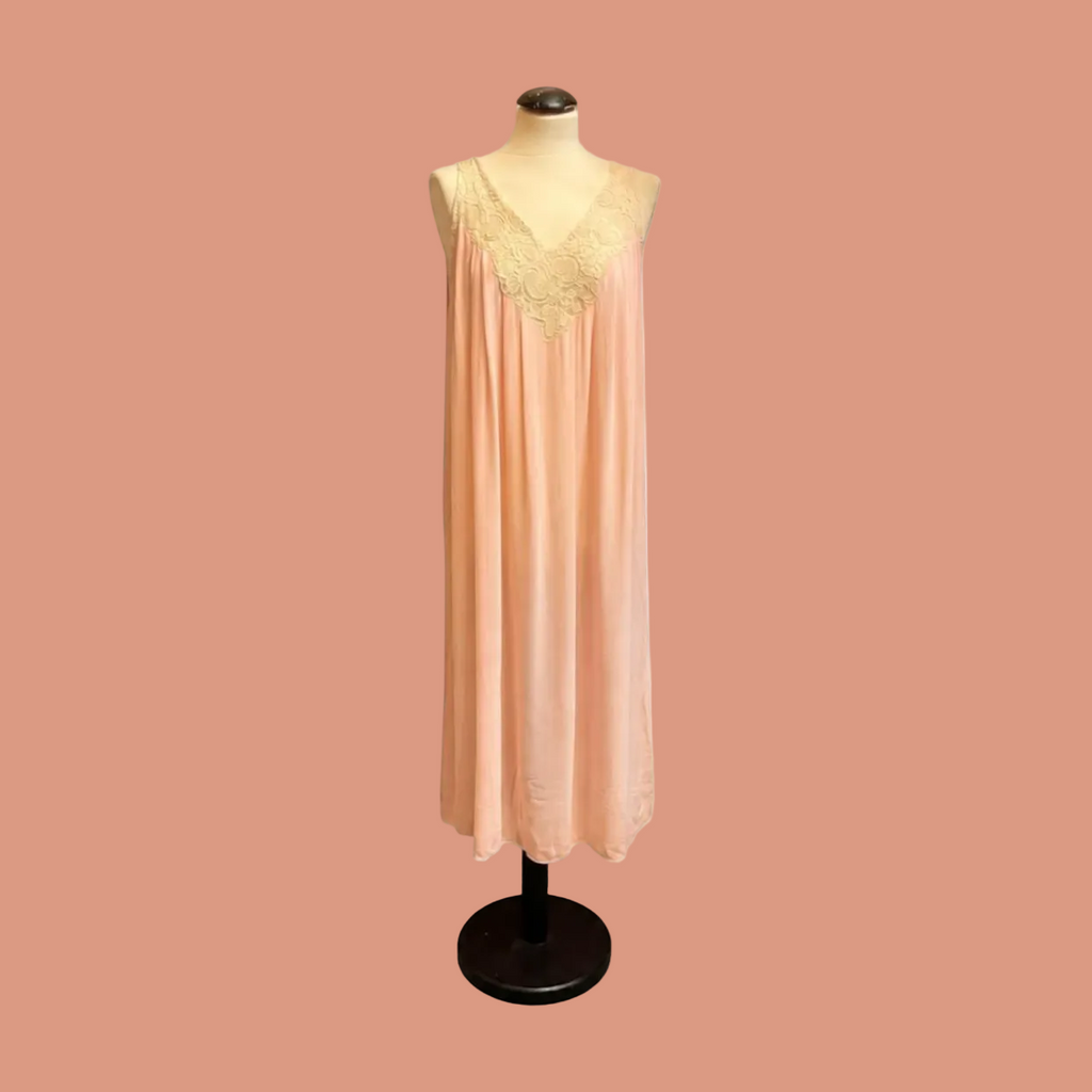 Camicia da notte anni ’60 in seta crêpe rosa e pizzo