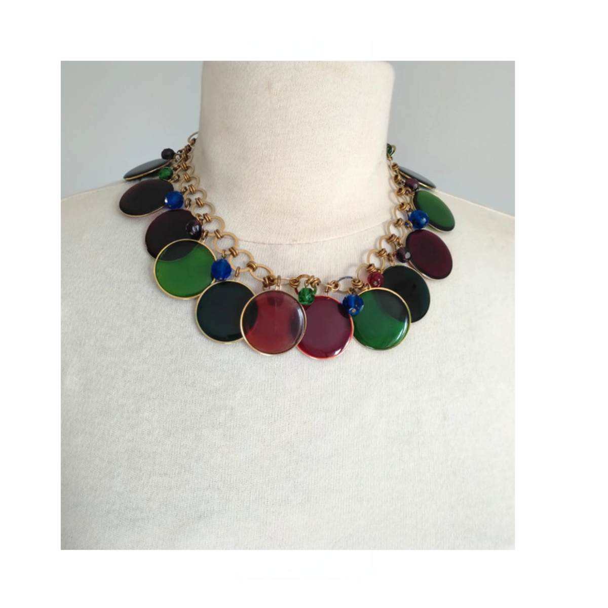Collana girocollo anni '80 in metallo dorato con ciondoli colorati