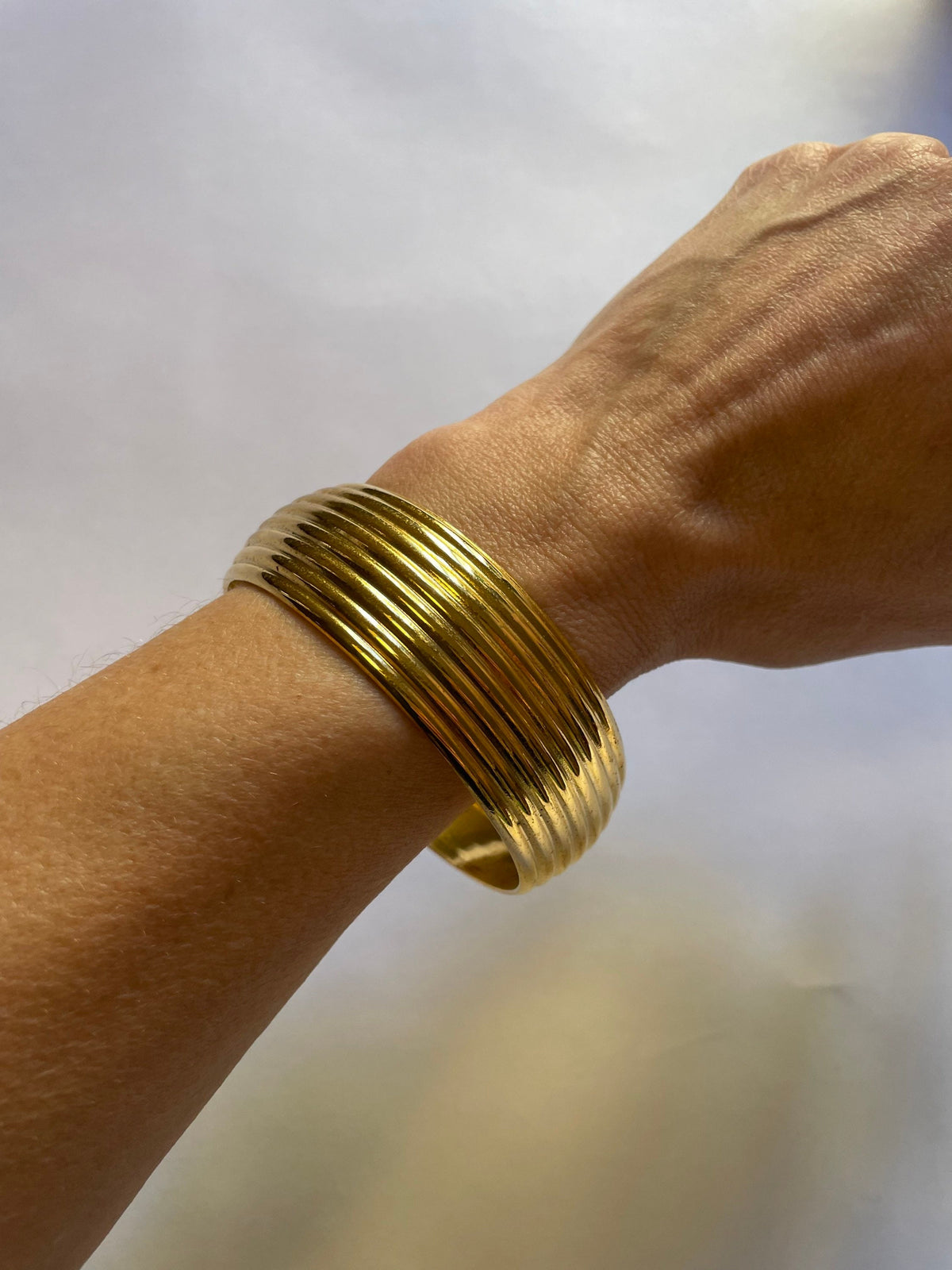 Italian 1980s golded kurled bracelet