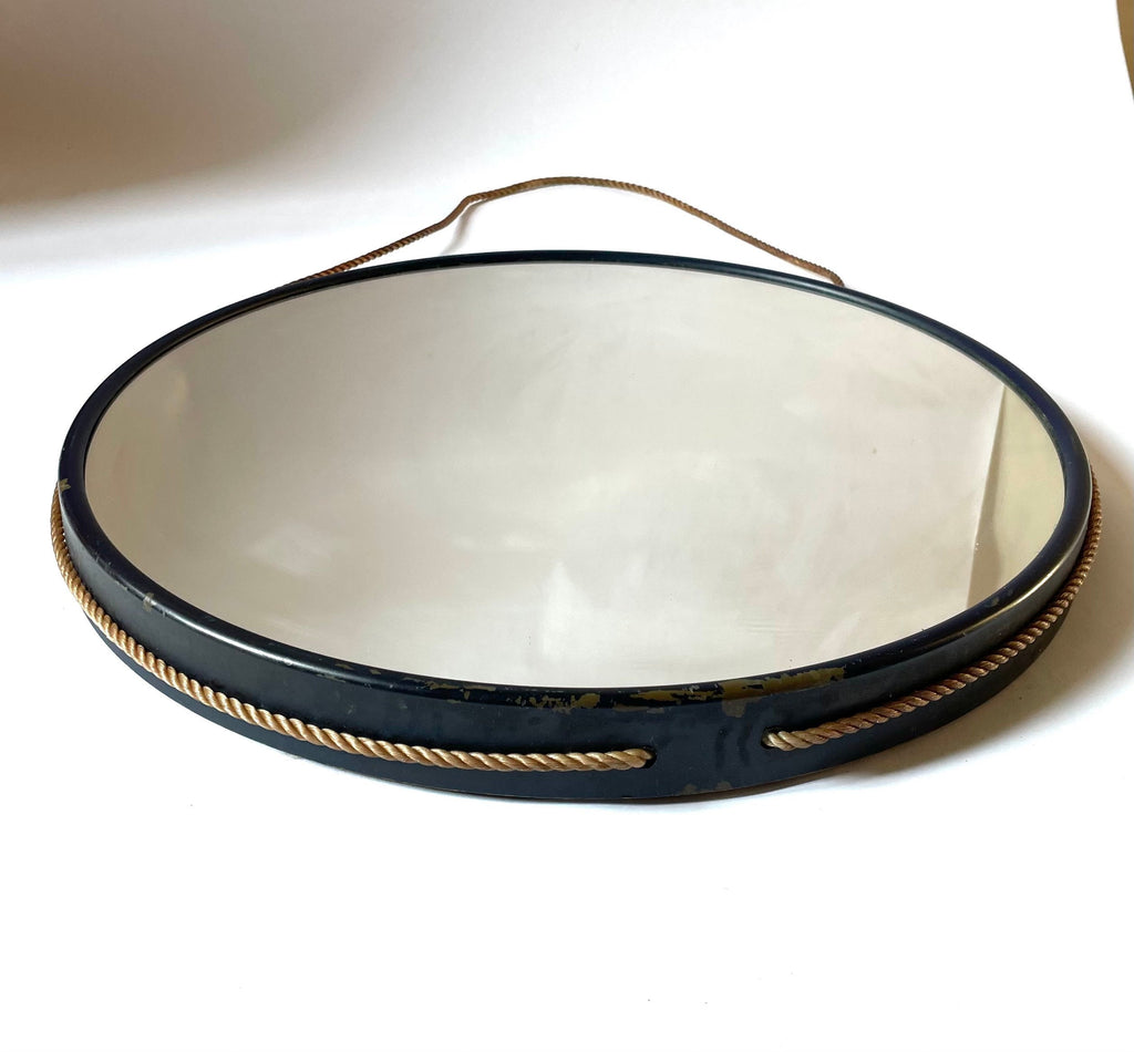 Round Mirror  Specchio rotondo con cornice in metallo brunito — anni ’50