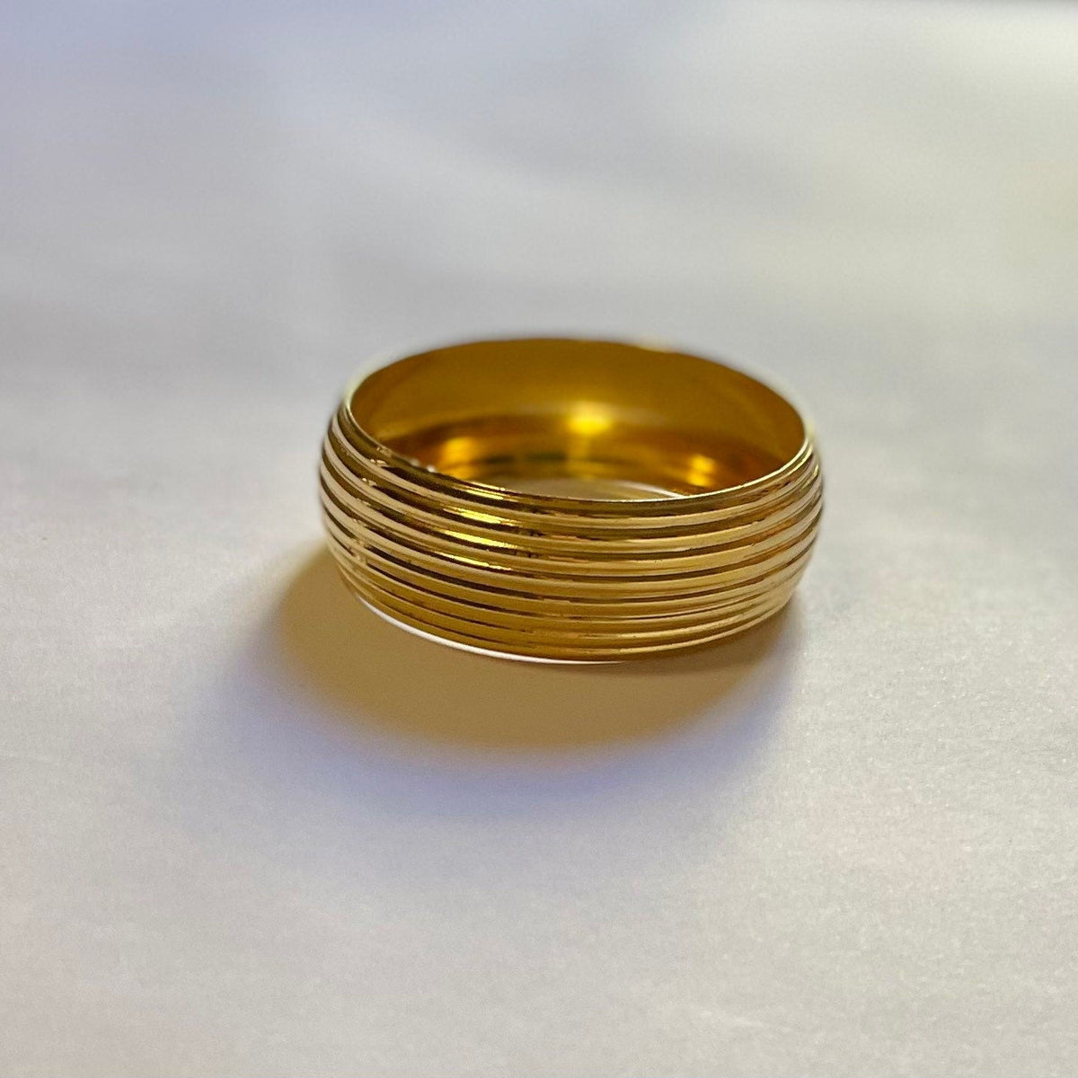 Italian 1980s golded kurled bracelet