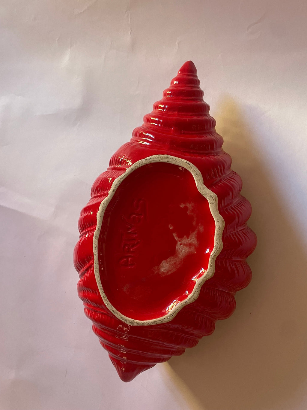Vaso italiano anni ’70 in porcellana rossa a forma di conchiglia