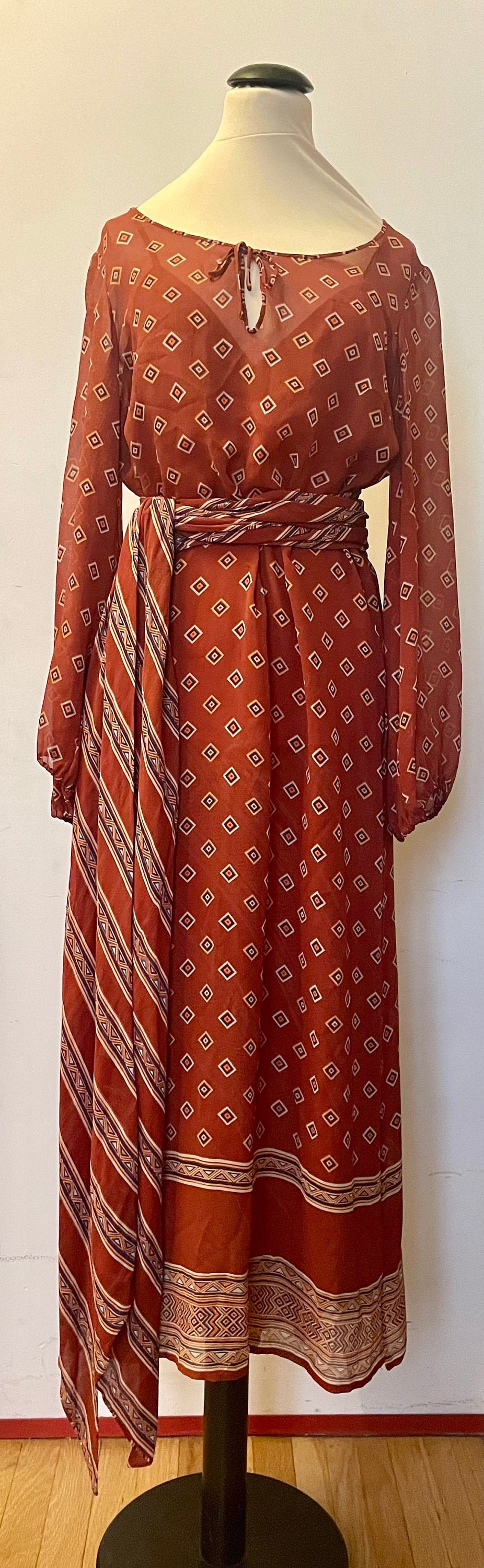 Abito sartoriale in seta stampata fine anni ’70