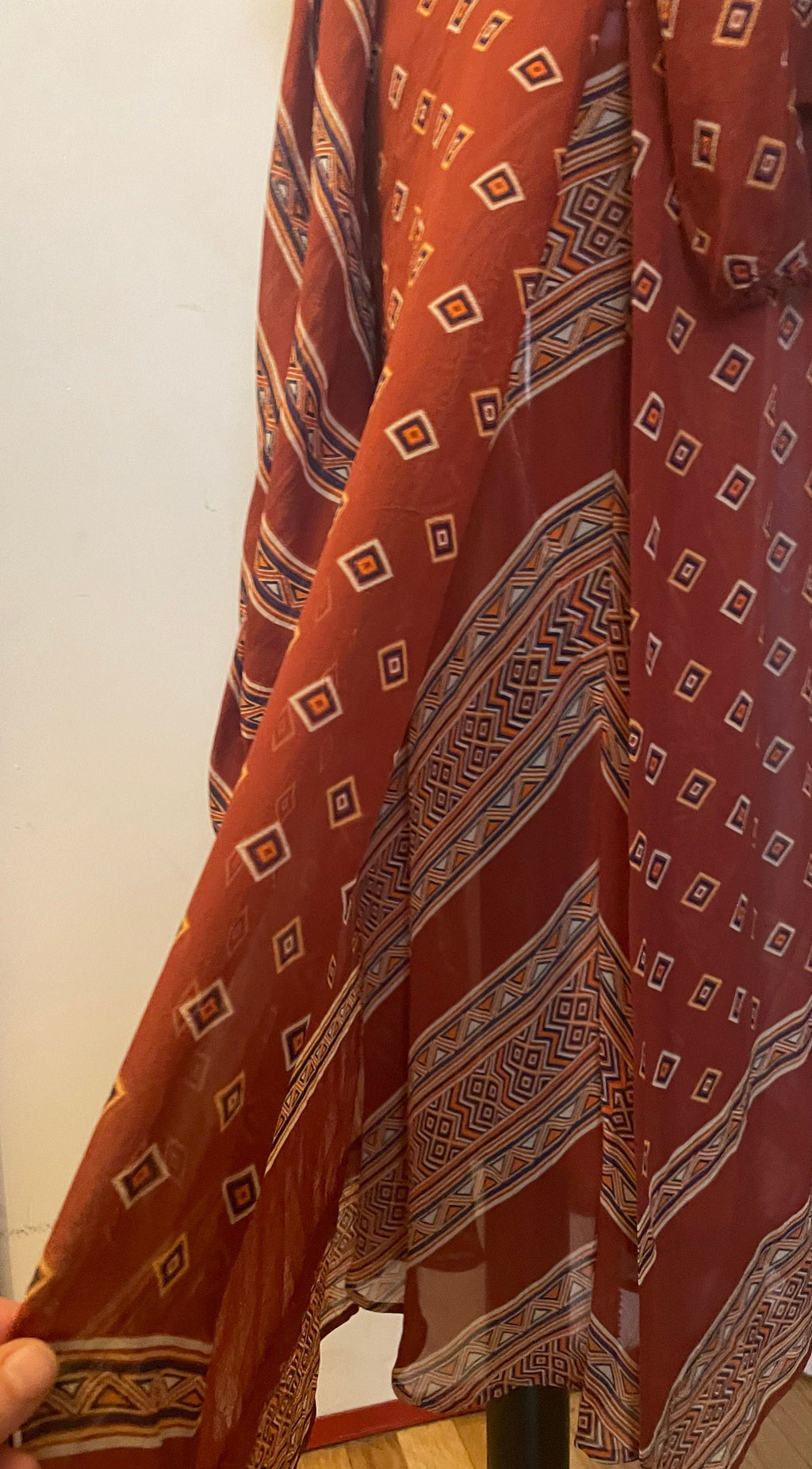 Abito sartoriale in seta stampata fine anni ’70