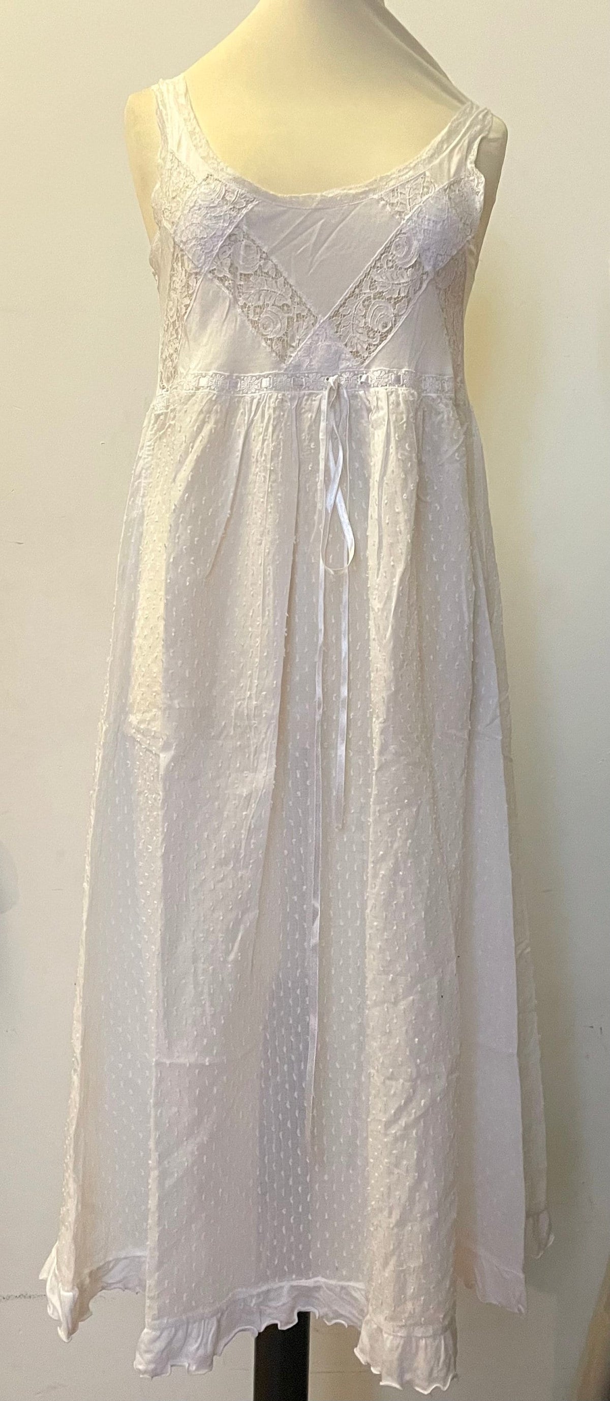 Camicia da notte in plumetis e pizzo anni ’80