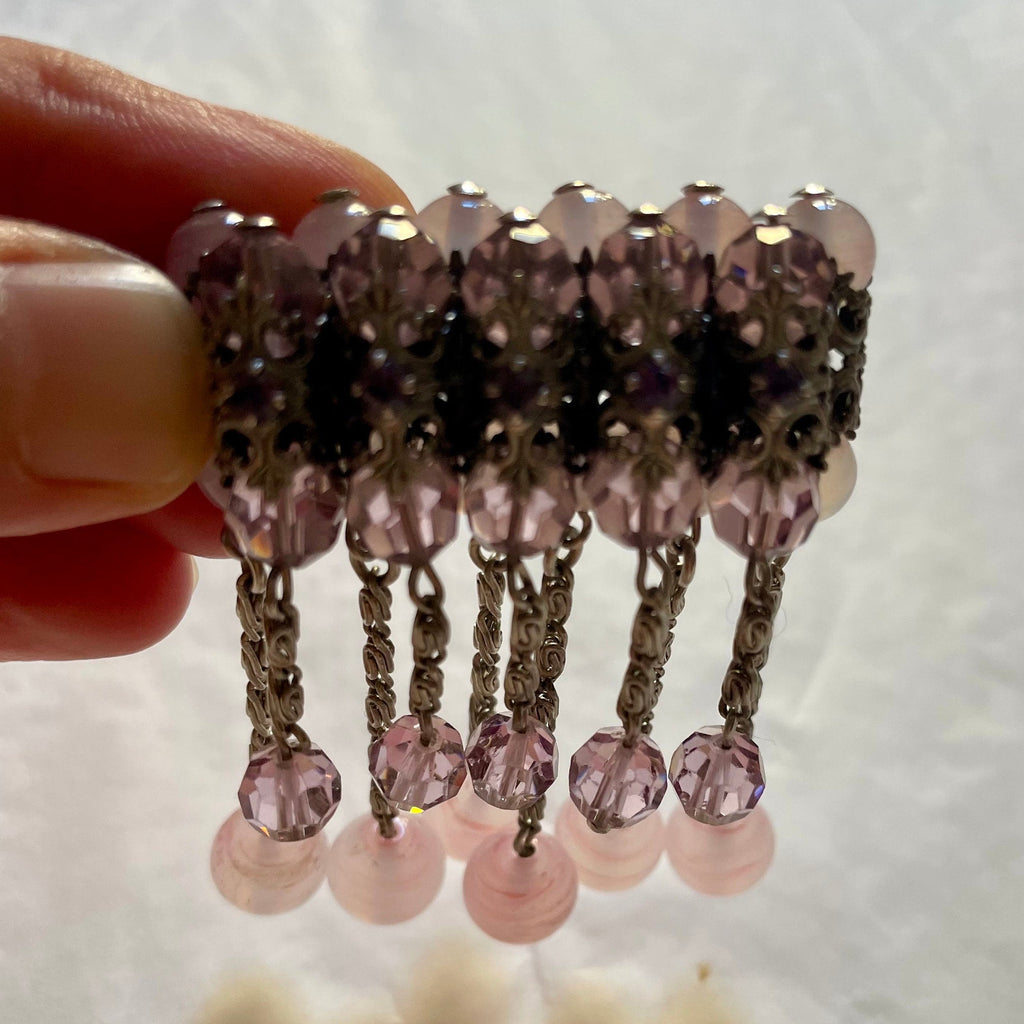 Spilla pendente con perle in vetro rosa anni ’40