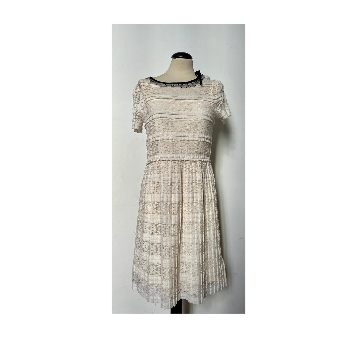 Red Valentino lace white lace dress