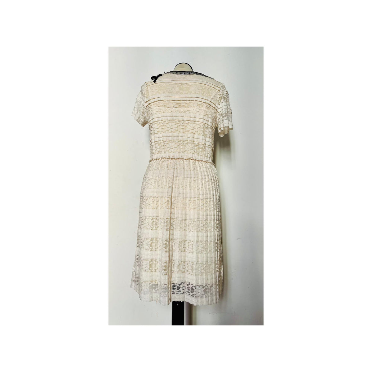 Red Valentino lace white lace dress