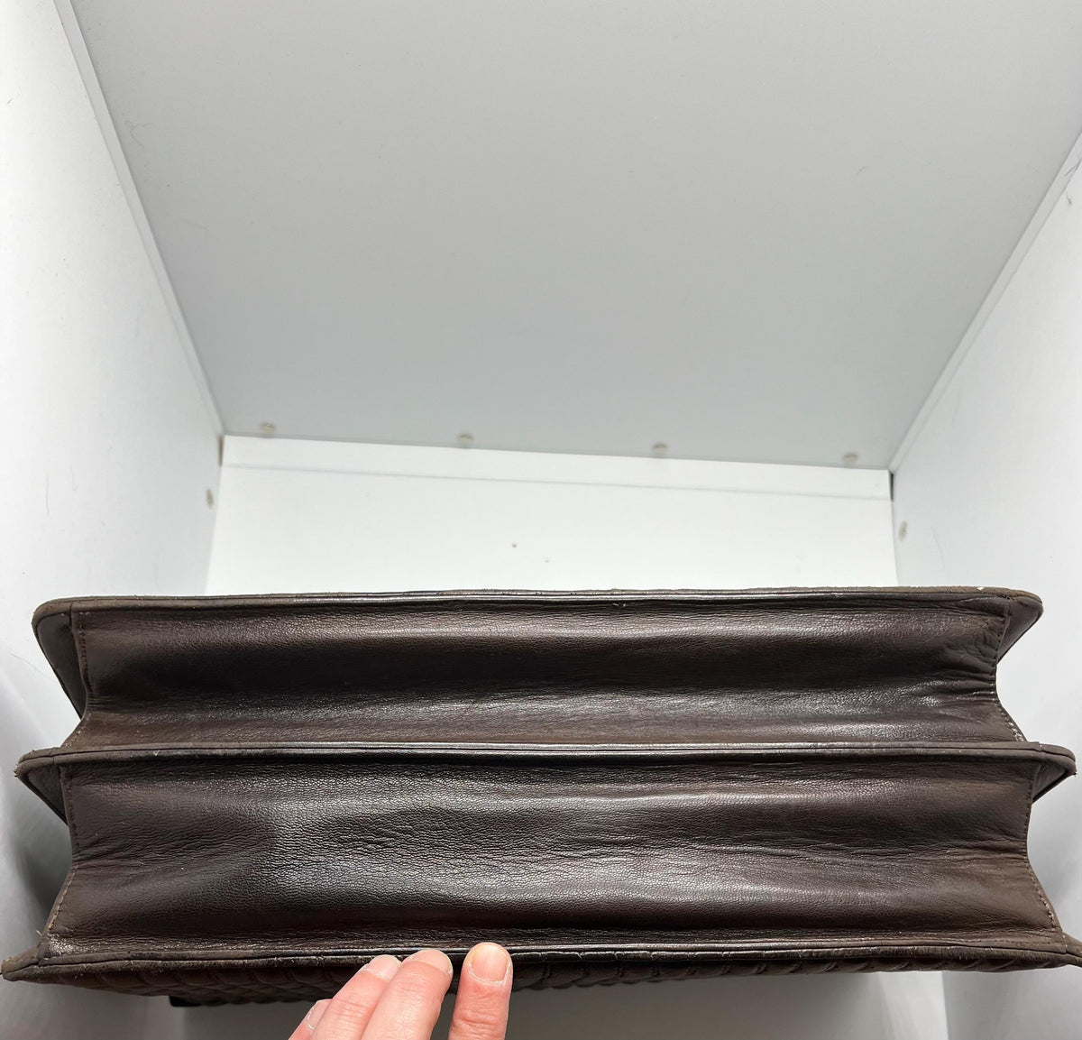 Brown Quilted  Borsa italiana in pelle marrone trapuntata — anni ’70