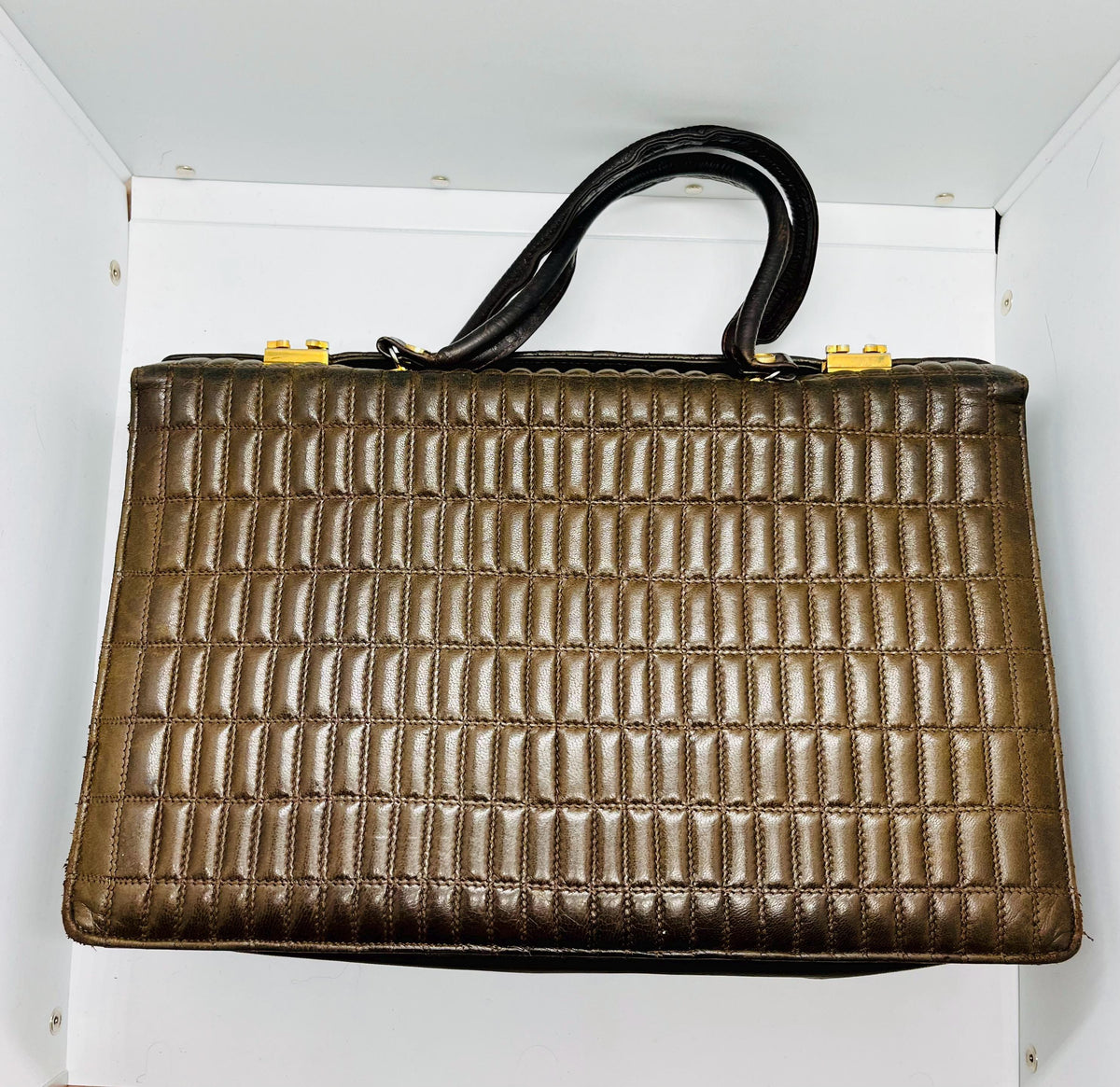 Brown Quilted  Borsa italiana in pelle marrone trapuntata — anni ’70