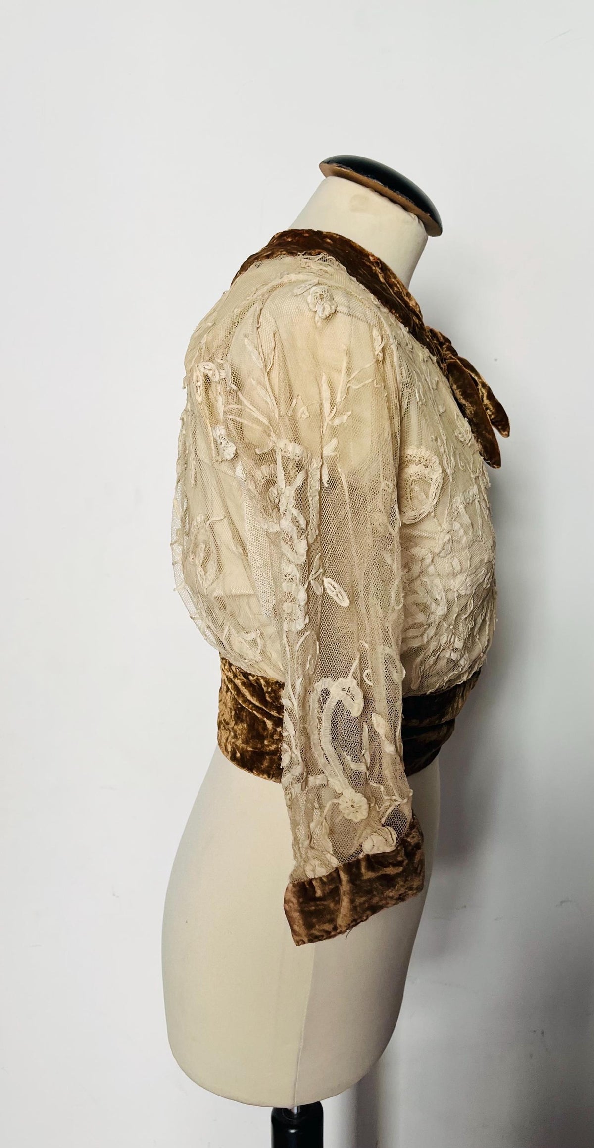 camicia edoardiana in pizzo e velluto