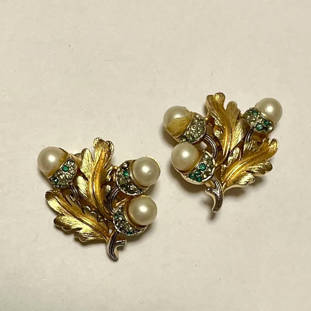 Trifari vintage clip on earrings