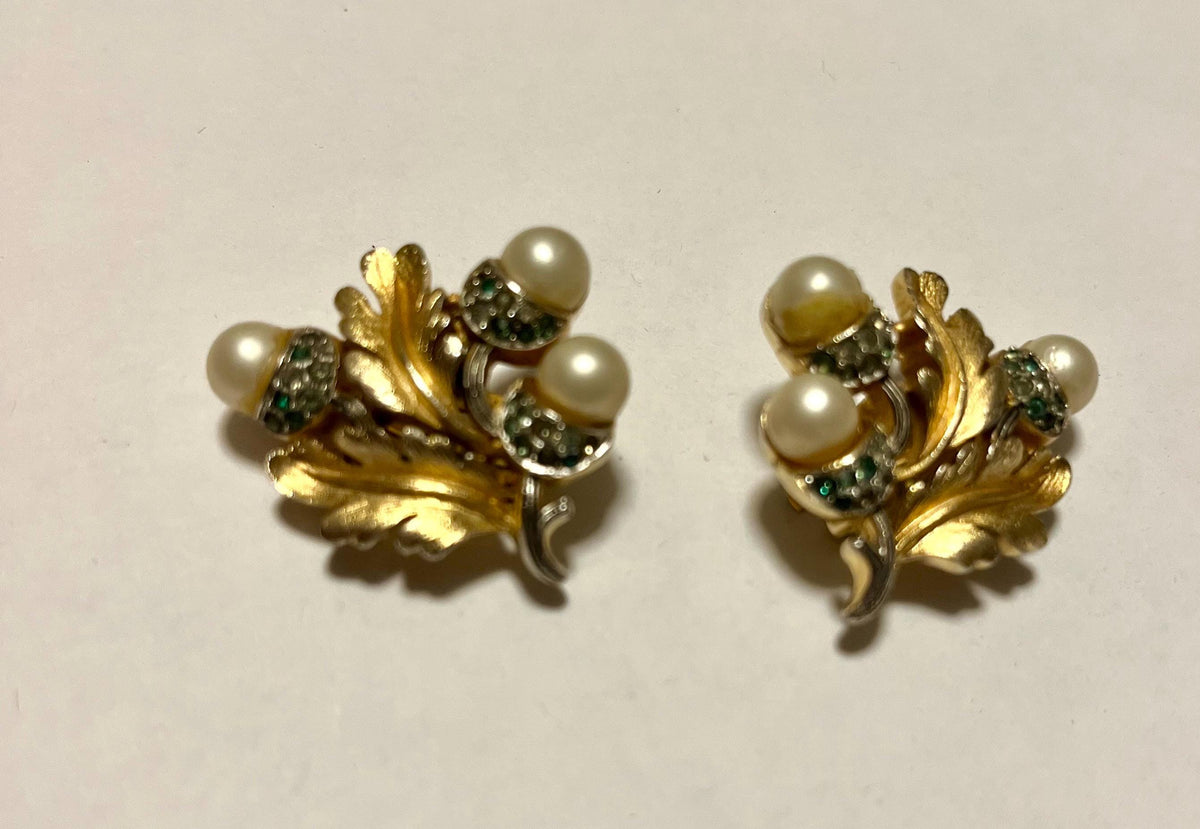 Trifari vintage clip on earrings