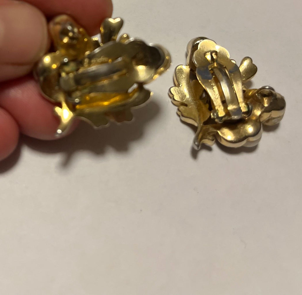 Trifari vintage clip on earrings