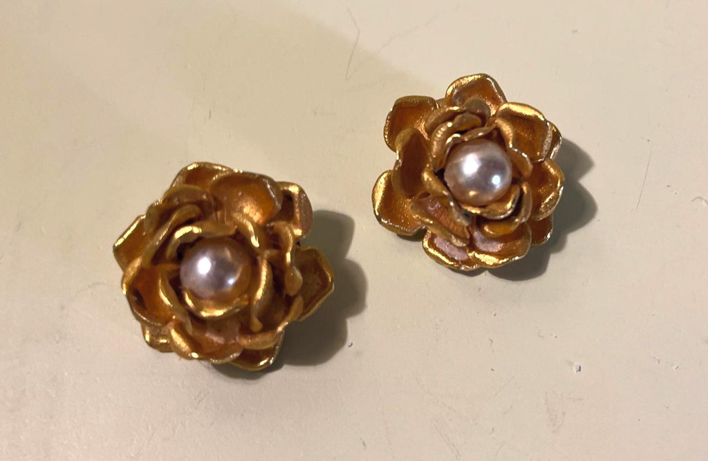 Giuliano Fratti clip on flower vintage earrings