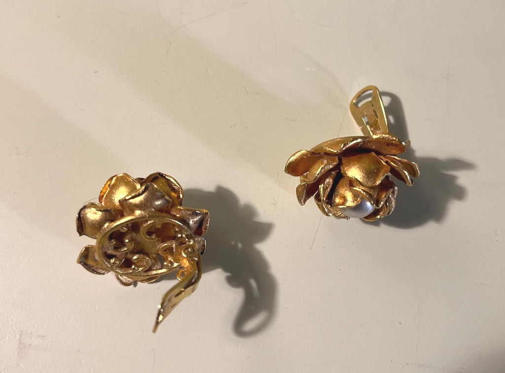 Giuliano Fratti clip on flower vintage earrings