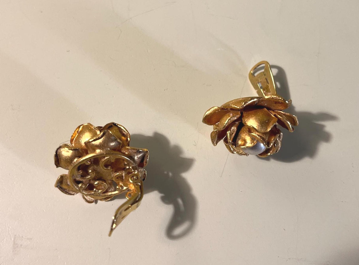 Giuliano Fratti clip on flower vintage earrings