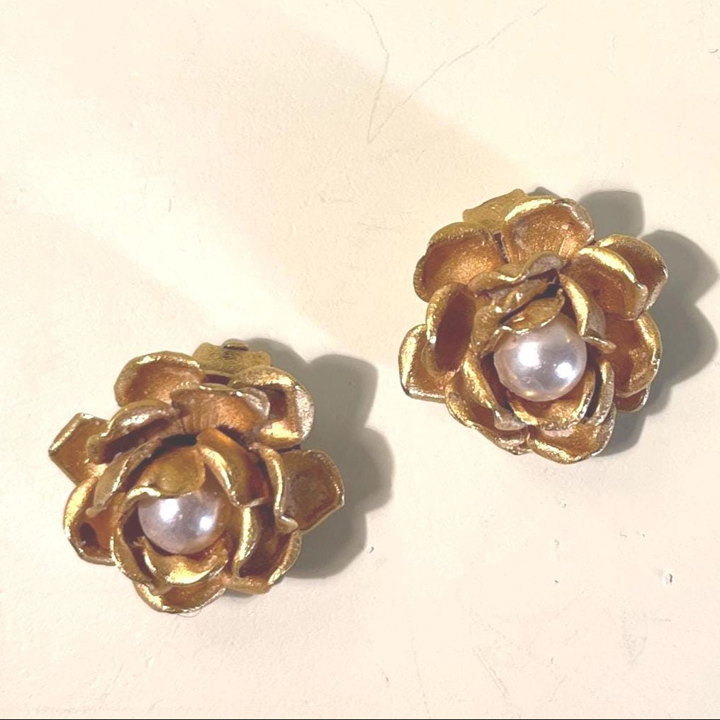 Giuliano Fratti clip on flower vintage earrings