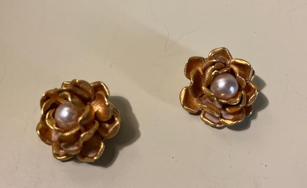 Giuliano Fratti clip on flower vintage earrings