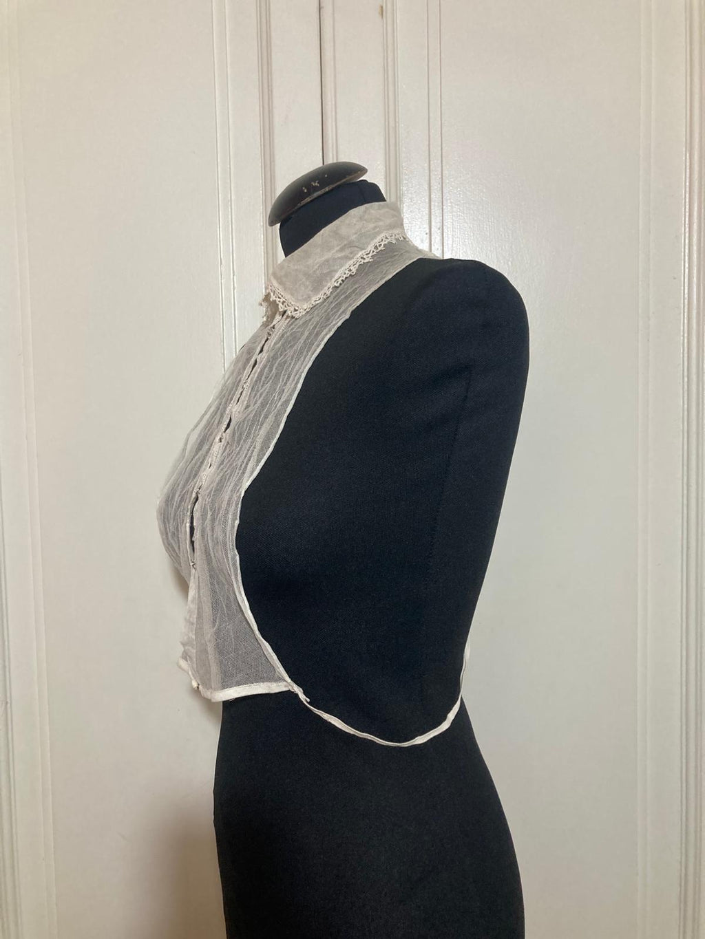 Colletto / ruff d’epoca in tulle bianco antico