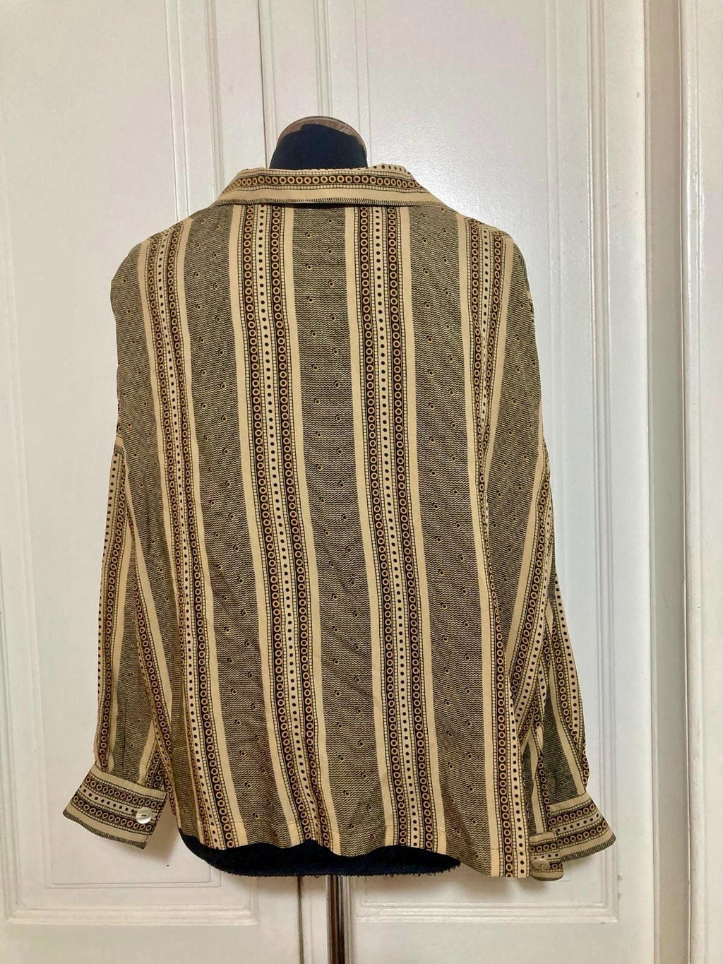 Yellow Seventies  Camicia in seta stampata gialla, nera e beige — anni ’70