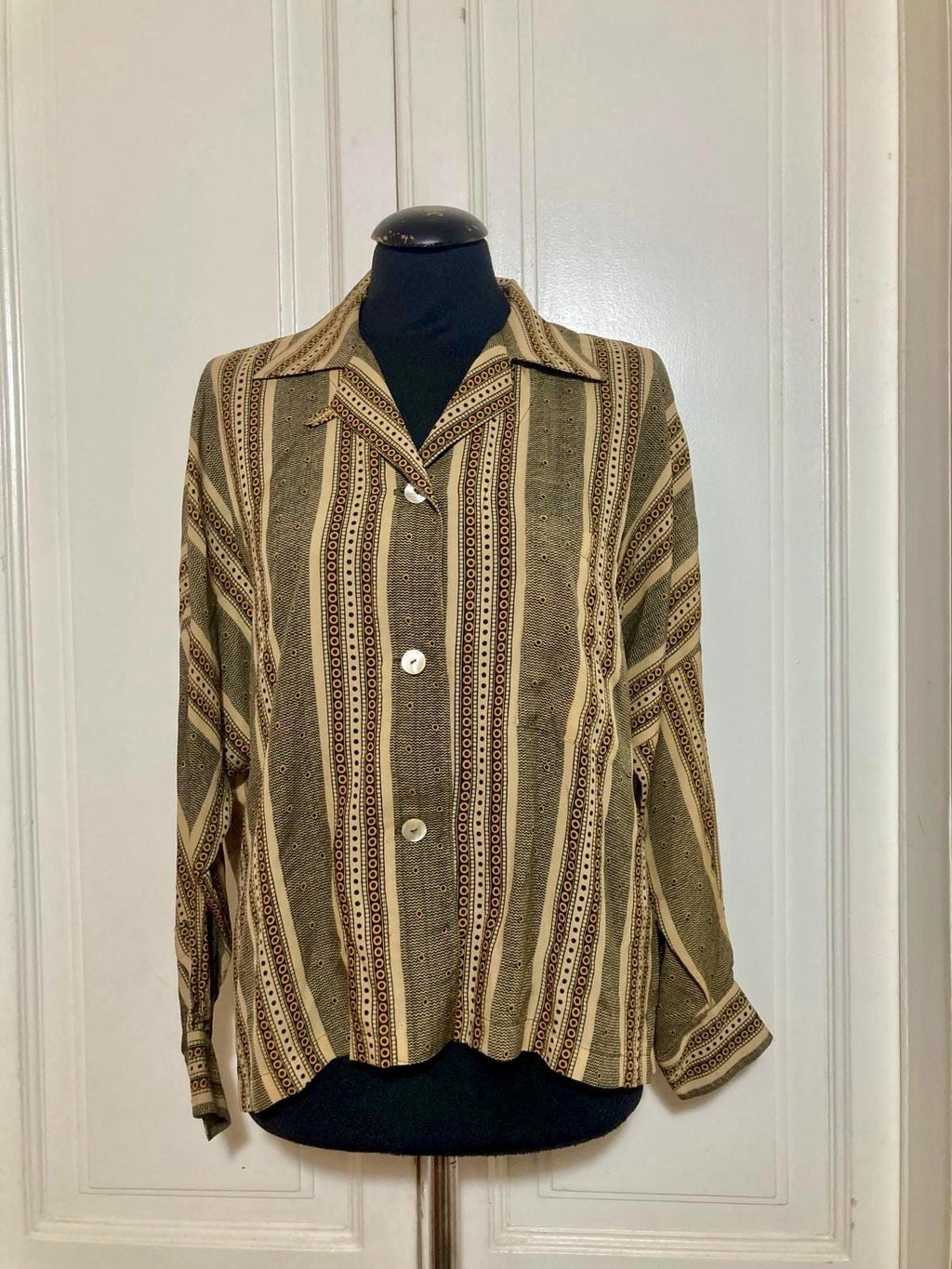 Yellow Seventies  Camicia in seta stampata gialla, nera e beige — anni ’70