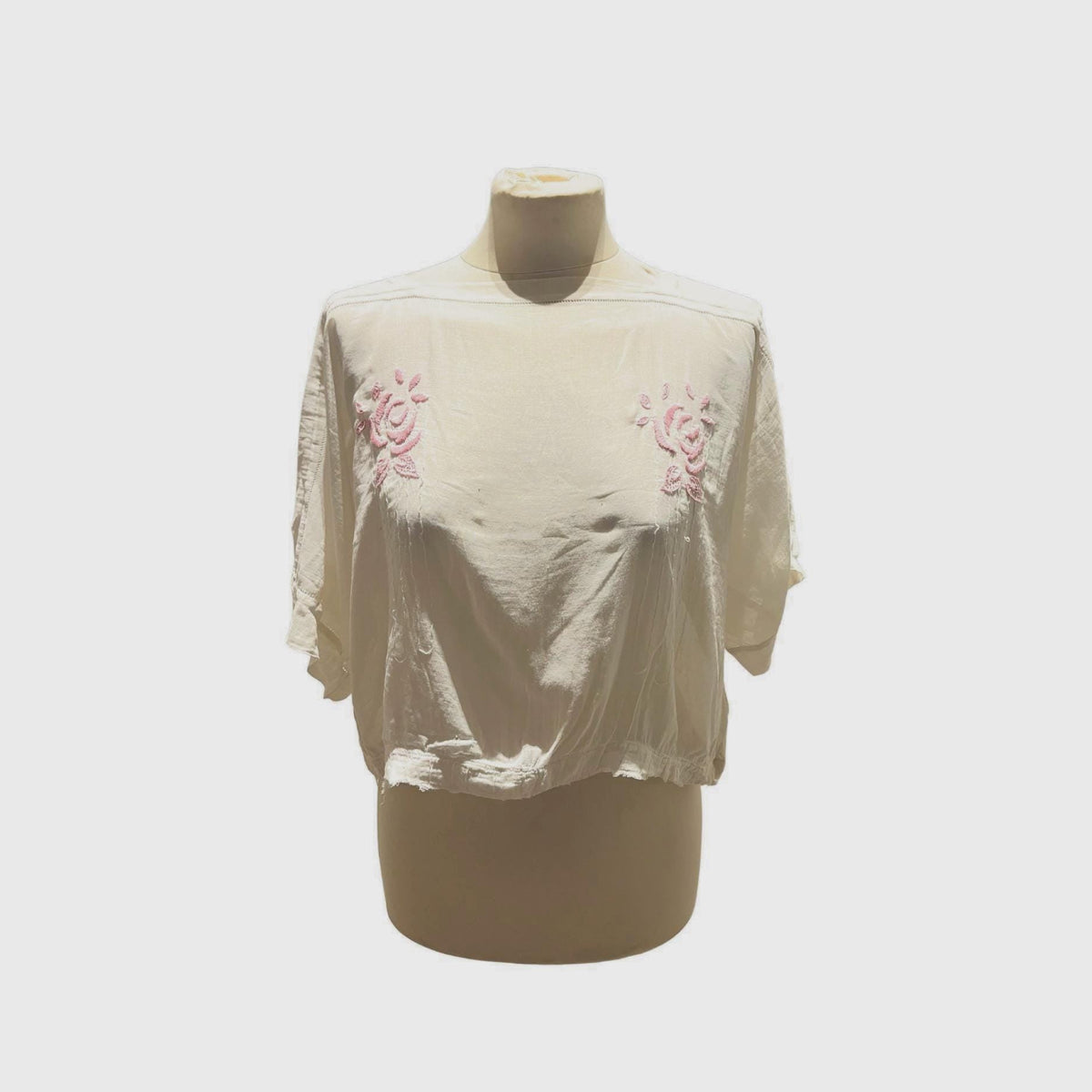 Blusa italiana anni ’50 in garza di cotone ricamata