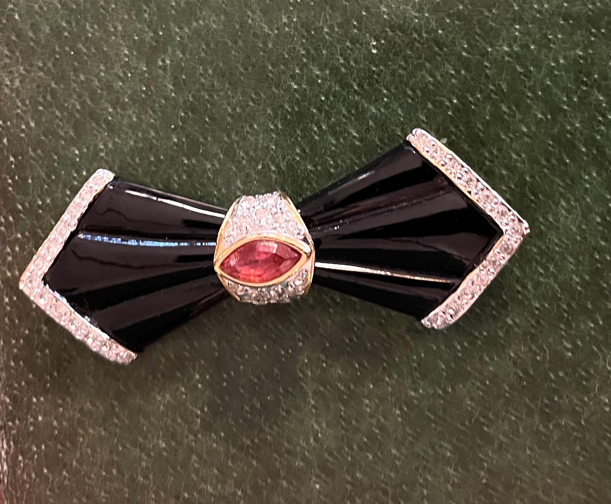 Spilla vintage anni ’80 Vogue Bijoux in smalto nero e strass a forma di fiocco