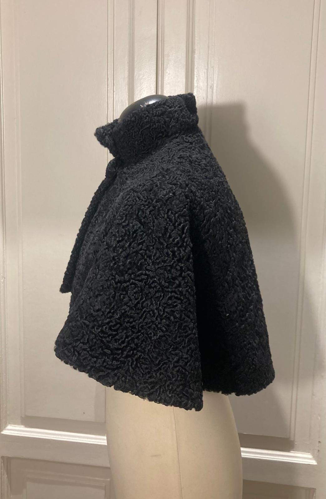 Mantella in Breitschwanz nero anni 60