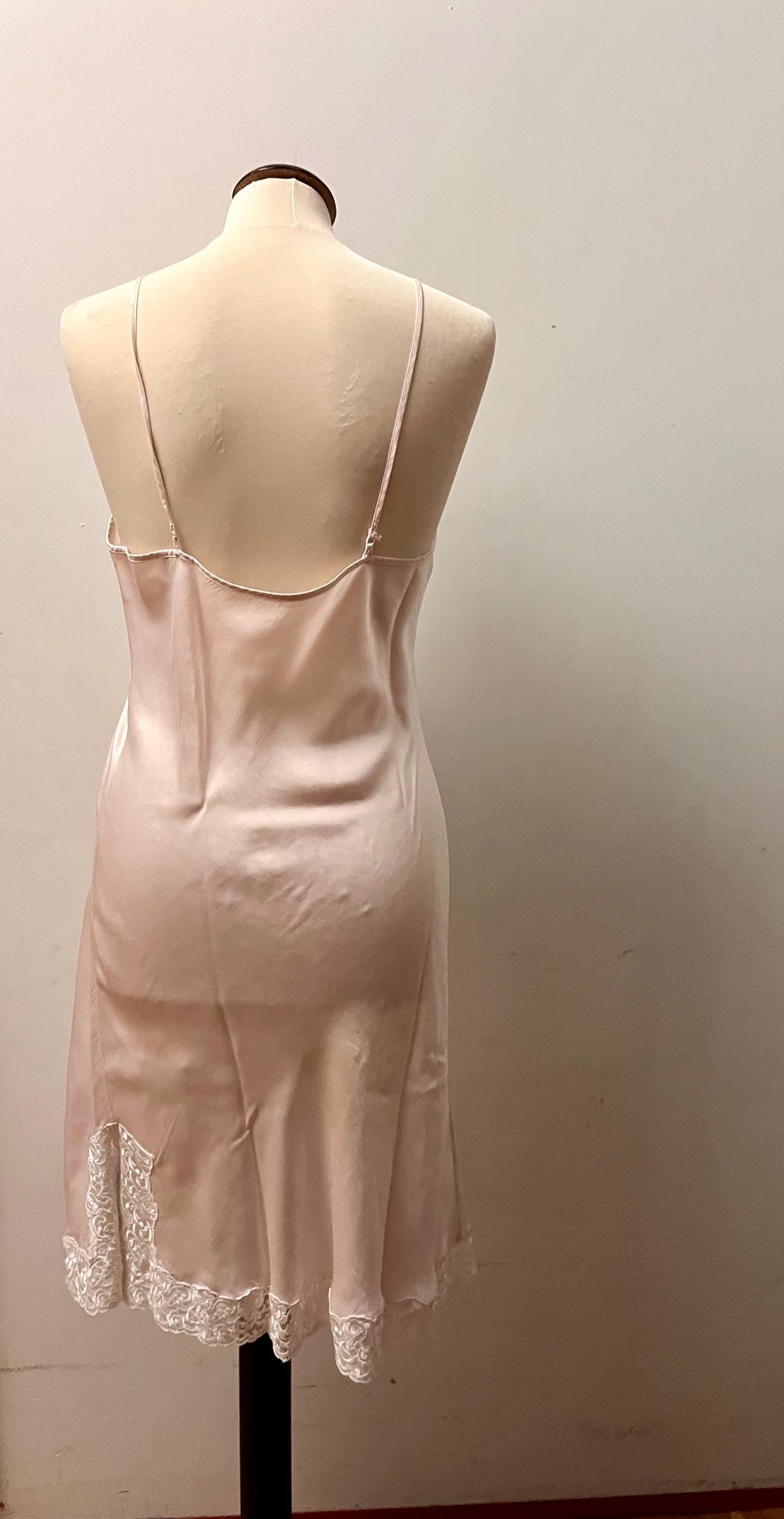 Pink & White  Sottoveste italiana in seta rosa con pizzo bianco