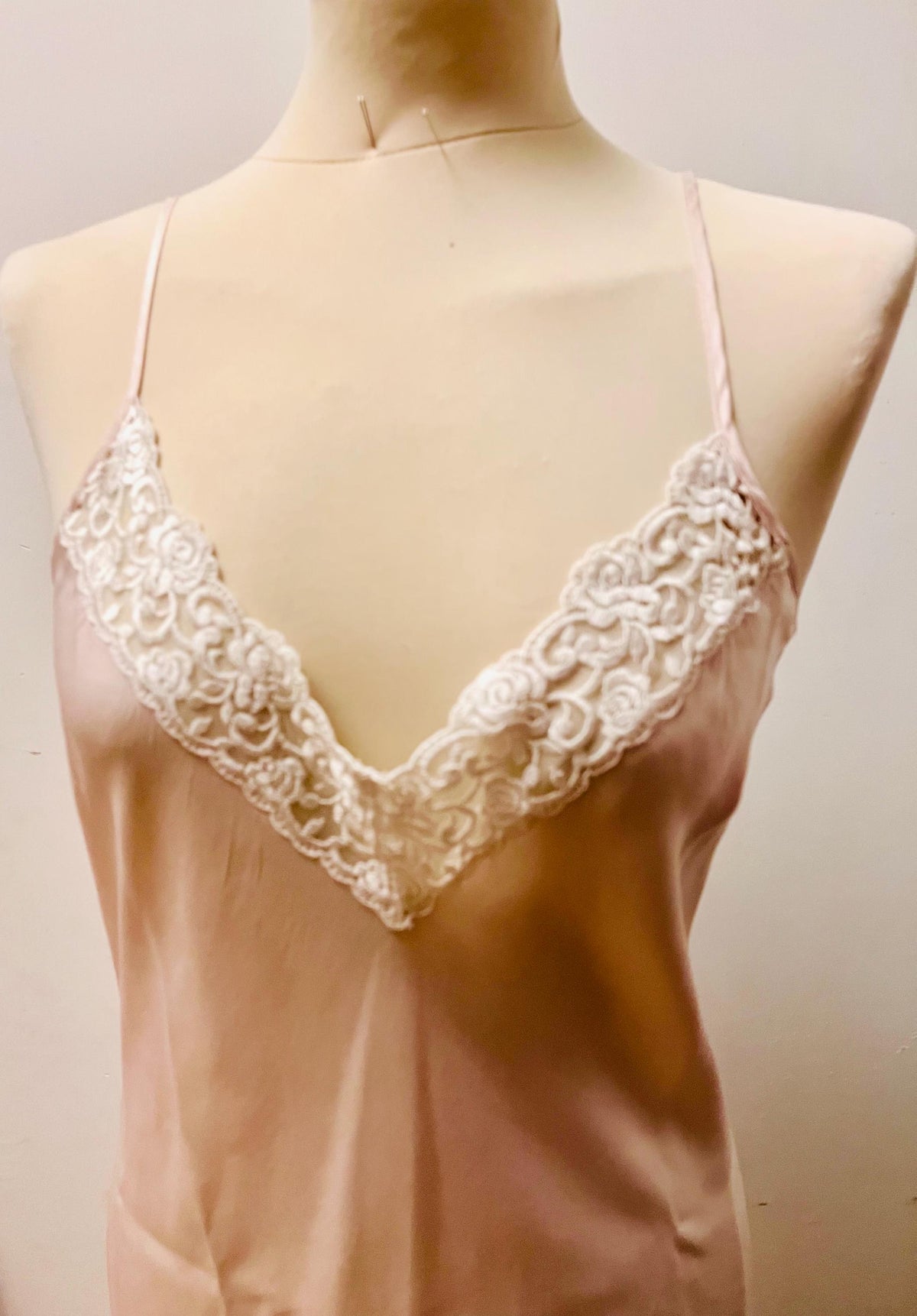 Pink & White  Sottoveste italiana in seta rosa con pizzo bianco