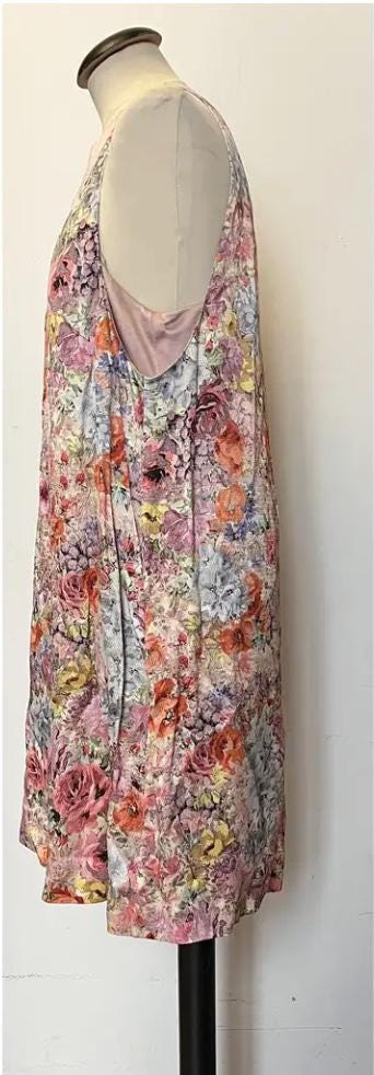 Valentino Flowers  Abito Valentino in seta floreale con sottoveste in seta rosa
