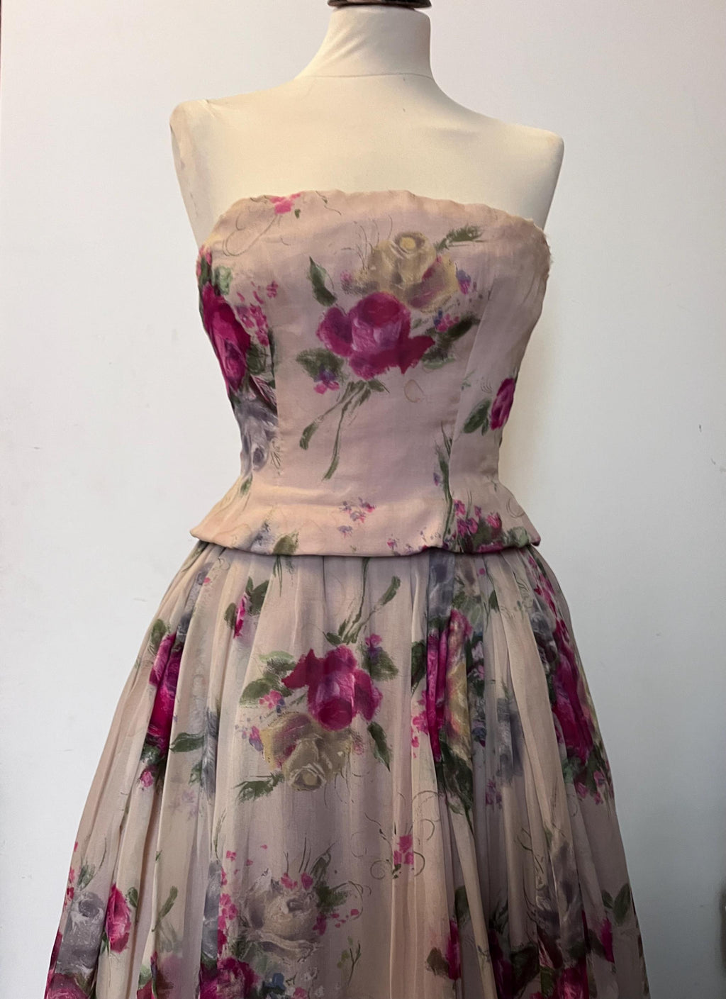 Abito in chiffon di seta a fiori  anni ’60